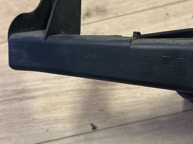 bontott BMW 3 E90 Bal Fényszóró Lámpakeret