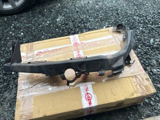 bontott BMW 3 E90 Bal Fényszóró Lámpakeret