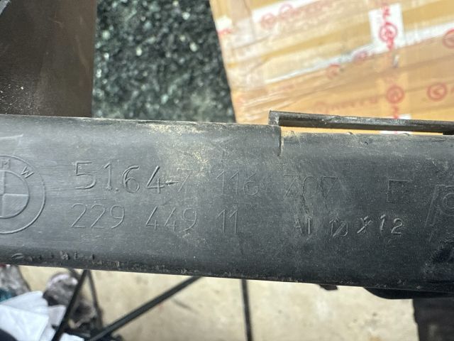 bontott BMW 3 E90 Bal Fényszóró Lámpakeret