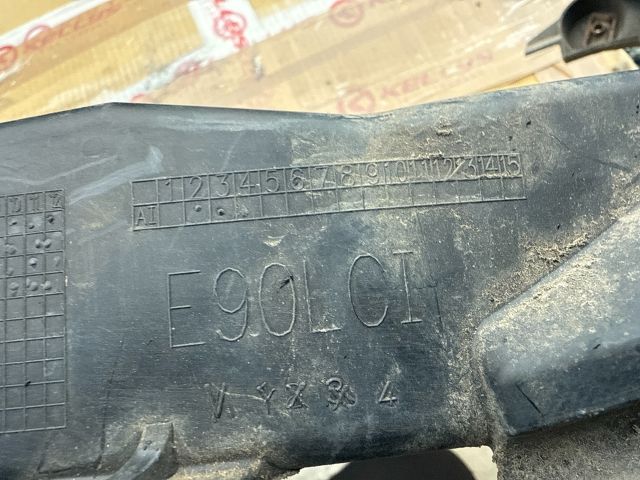 bontott BMW 3 E90 Bal Fényszóró Lámpakeret