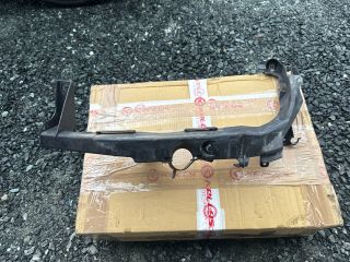 bontott BMW 3 E90 Bal Fényszóró Lámpakeret