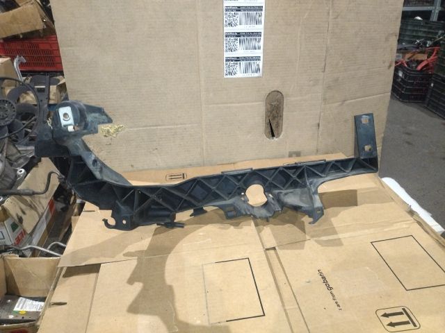 bontott BMW 3 E90 Bal Fényszóró Tartó