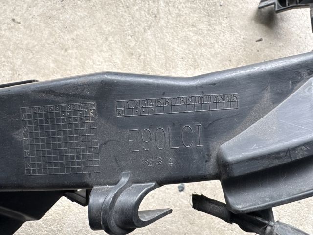 bontott BMW 3 E90 Bal Fényszóró Tartó