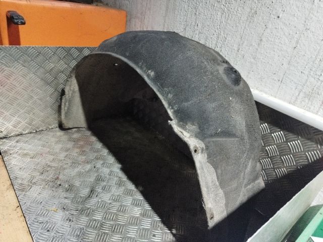 bontott BMW 3 E90 Bal hátsó Dobbetét (Kerékjárati, Műanyag)