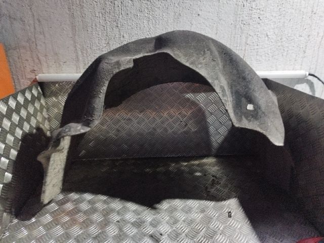 bontott BMW 3 E90 Bal hátsó Dobbetét (Kerékjárati, Műanyag)