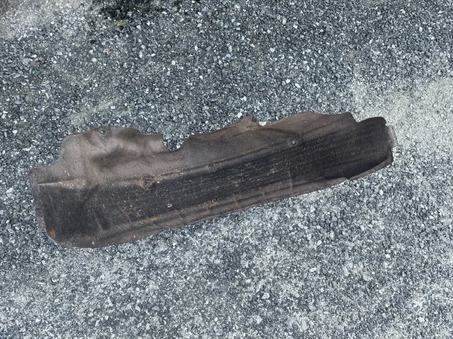 bontott BMW 3 E90 Bal hátsó Hátsó Dobbetét (Kerékjárati, Műanyag)