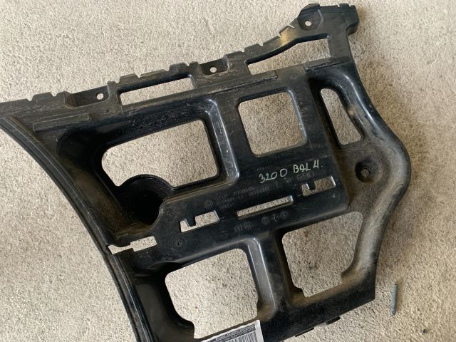 bontott BMW 3 E90 Bal hátsó Oldal Lökhárító Tartó (Műanyag)