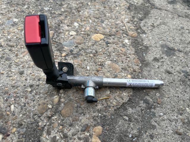 bontott BMW 3 E90 Bal hátsó Övfeszítő