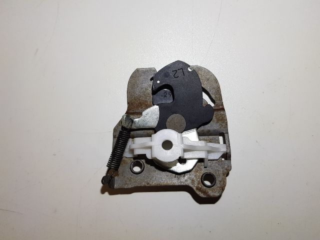 bontott BMW 3 E90 Bal hátsó Ülés Rögzítő