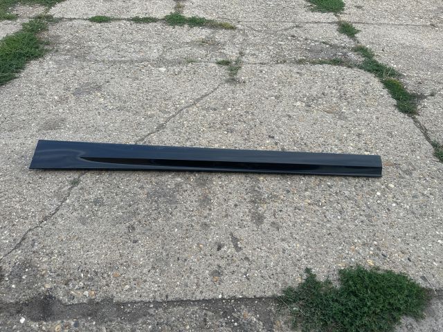 bontott BMW 3 E90 Bal Küszöb