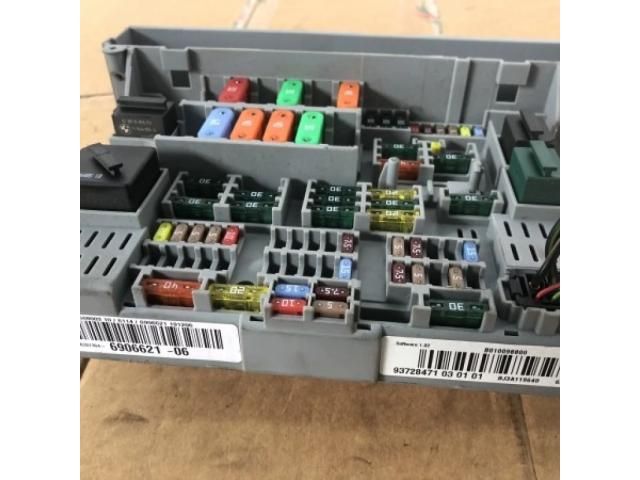 bontott BMW 3 E90 Biztosítéktábla Doboz