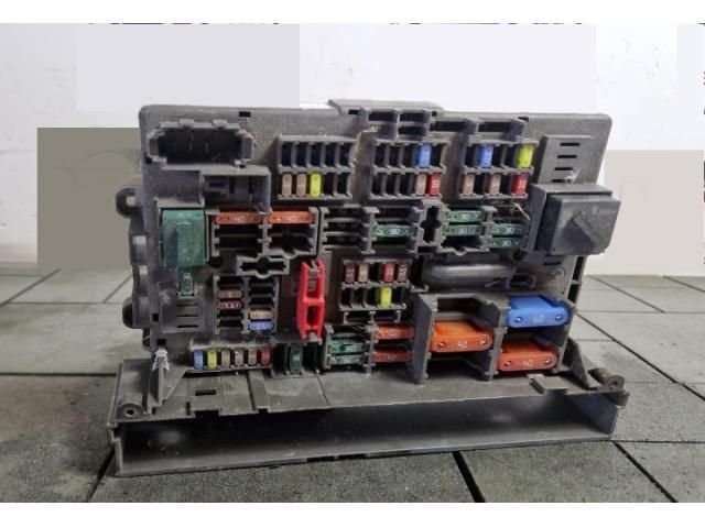 bontott BMW 3 E90 Biztosítéktábla Utastér