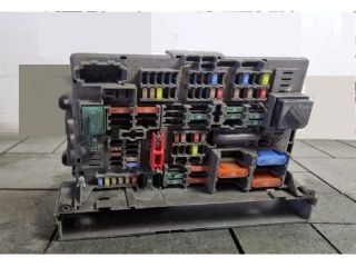 bontott BMW 3 E90 Biztosítéktábla Utastér