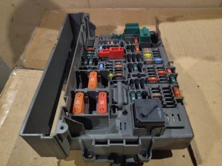 bontott BMW 3 E90 Biztosítéktábla Utastér