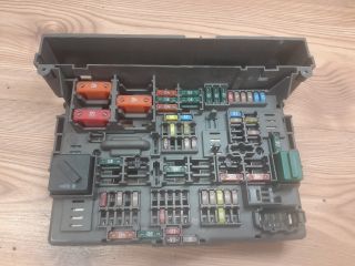 bontott BMW 3 E90 Biztosítéktábla Utastér