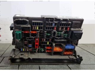 bontott BMW 3 E90 Biztosítéktábla Utastér