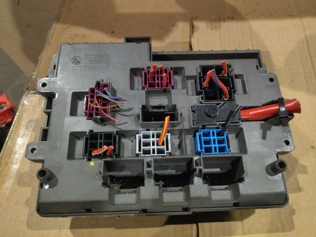 bontott BMW 3 E90 Biztosítéktábla Utastér