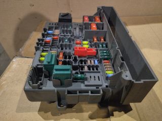 bontott BMW 3 E90 Biztosítéktábla Utastér