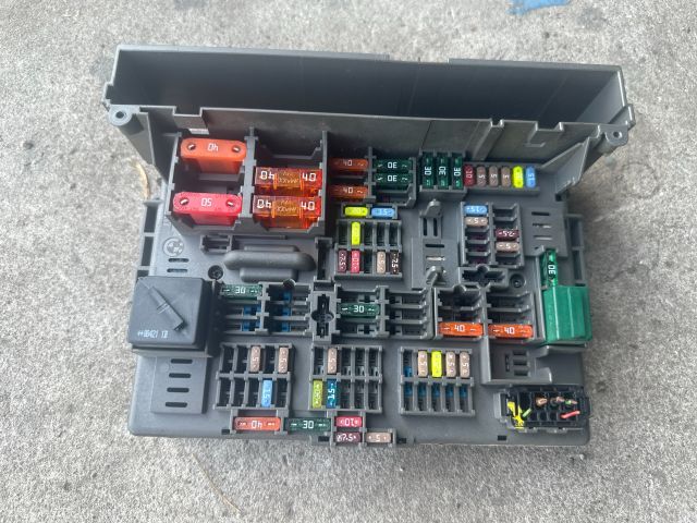 bontott BMW 3 E90 Biztosítéktábla Utastér