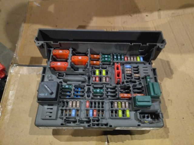 bontott BMW 3 E90 Biztosítéktábla Utastér