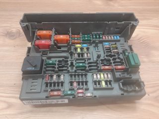 bontott BMW 3 E90 Biztosítéktábla Utastér