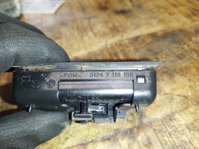 bontott BMW 3 E90 Csomagtérajtó Kapcsoló