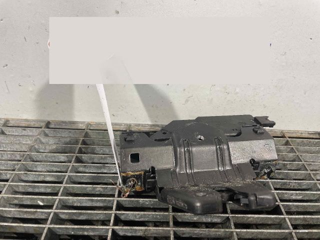 bontott BMW 3 E90 Csomagtérajtó Ütköző