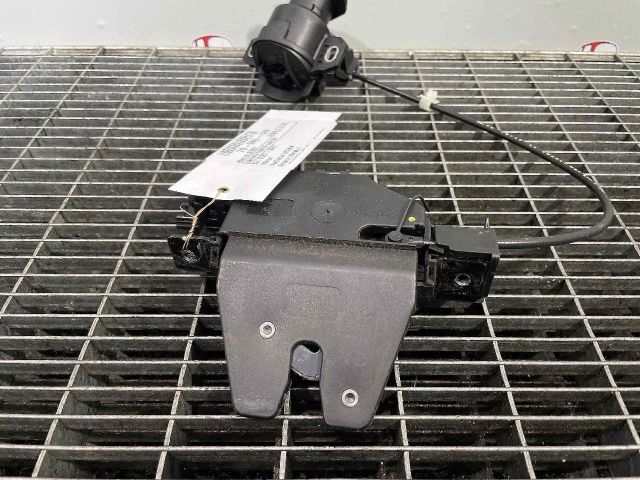 bontott BMW 3 E90 Csomagtérajtó Ütköző