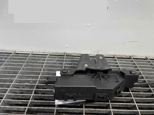 bontott BMW 3 E90 Csomagtérajtó Ütköző