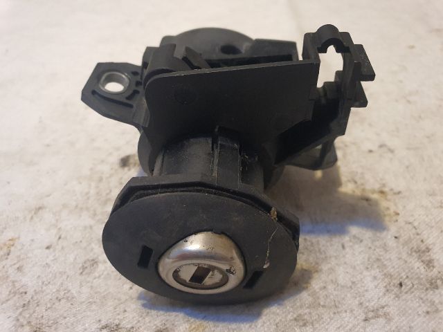 bontott BMW 3 E90 Csomagtérajtó Zárbetét