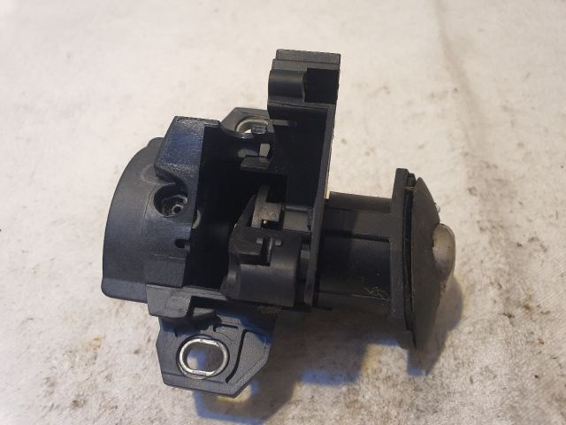 bontott BMW 3 E90 Csomagtérajtó Zárbetét