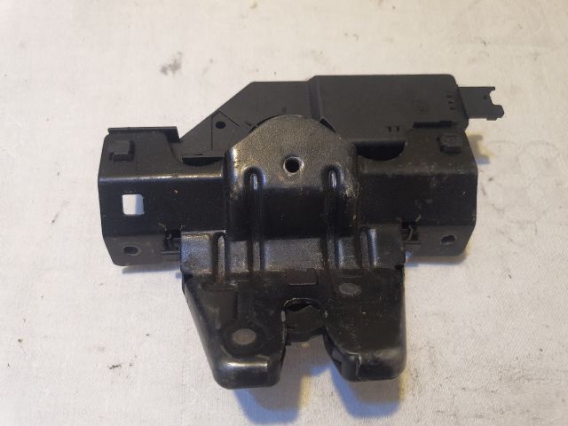 bontott BMW 3 E90 Csomagtérajtó Zárszerkezet