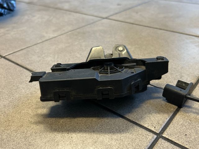 bontott BMW 3 E90 Csomagtérajtó Zárszerkezet