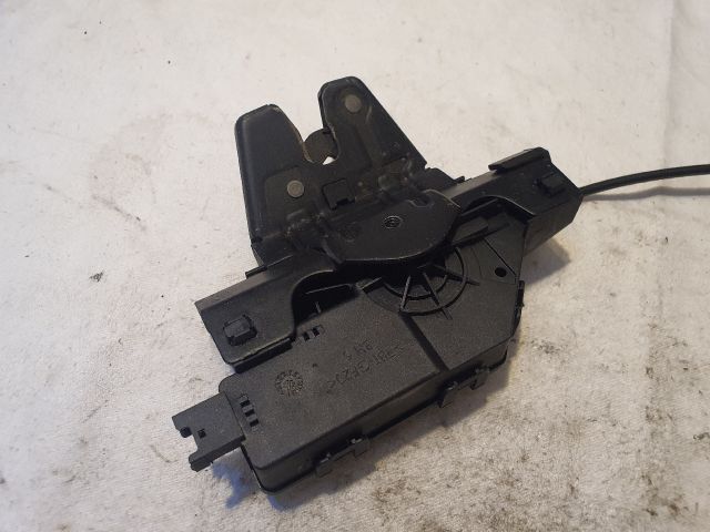 bontott BMW 3 E90 Csomagtérajtó Zárszerkezet