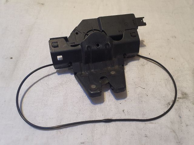 bontott BMW 3 E90 Csomagtérajtó Zárszerkezet