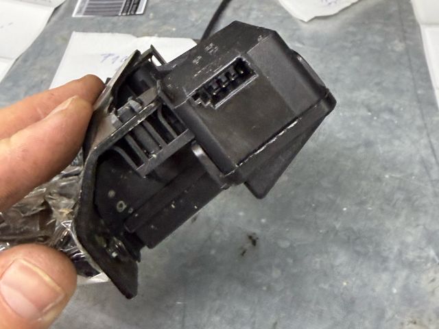 bontott BMW 3 E90 Csomagtérajtó Zárszerkezet