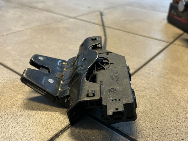 bontott BMW 3 E90 Csomagtérajtó Zárszerkezet