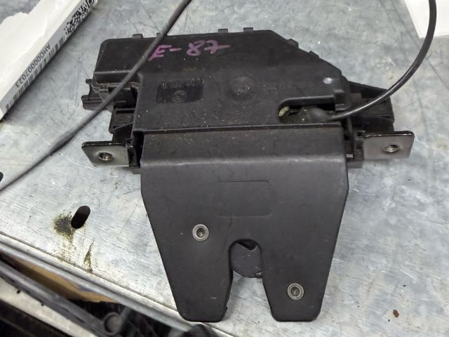 bontott BMW 3 E90 Csomagtérajtó Zárszerkezet