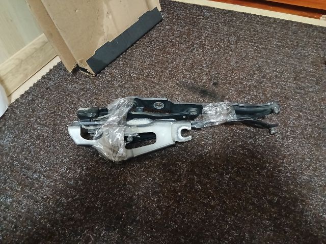 bontott BMW 3 E90 Csomagtérajtó Zsanér