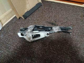 bontott BMW 3 E90 Csomagtérajtó Zsanér