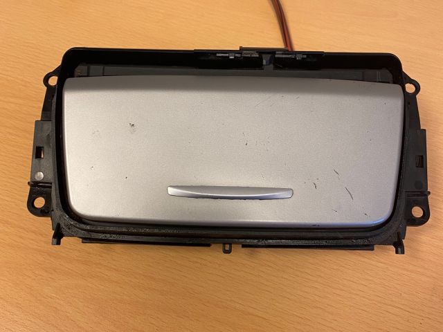 bontott BMW 3 E90 Első Hamutartó