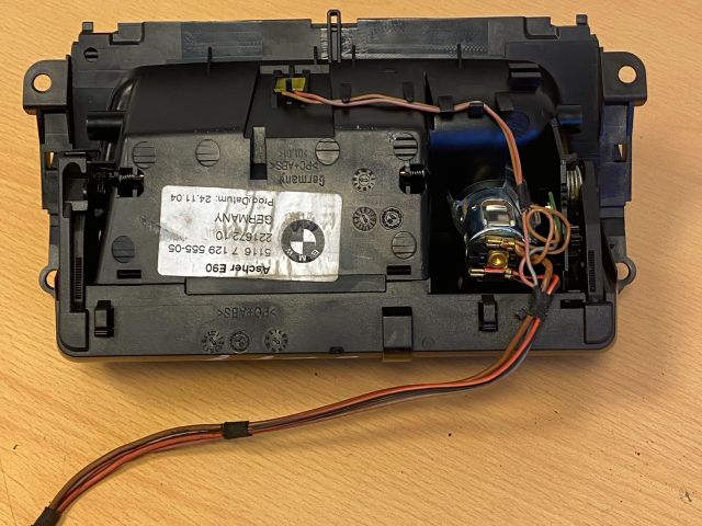 bontott BMW 3 E90 Első Hamutartó