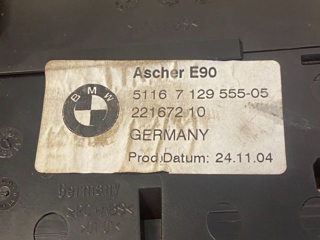 bontott BMW 3 E90 Első Hamutartó