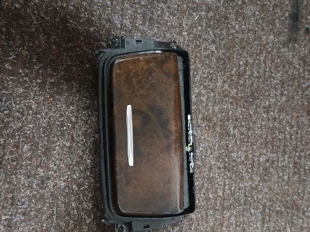 bontott BMW 3 E90 Első Hamutartó