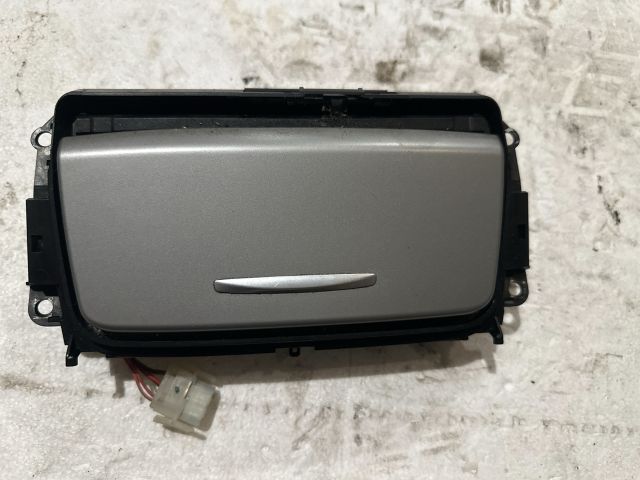 bontott BMW 3 E90 Első Hamutartó