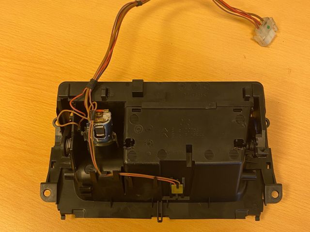 bontott BMW 3 E90 Első Hamutartó