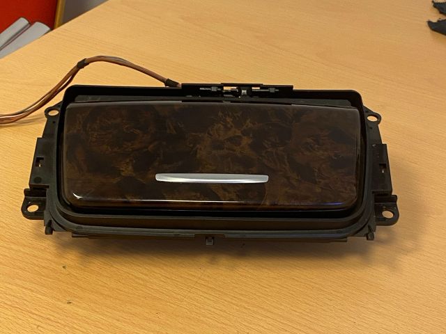 bontott BMW 3 E90 Első Hamutartó