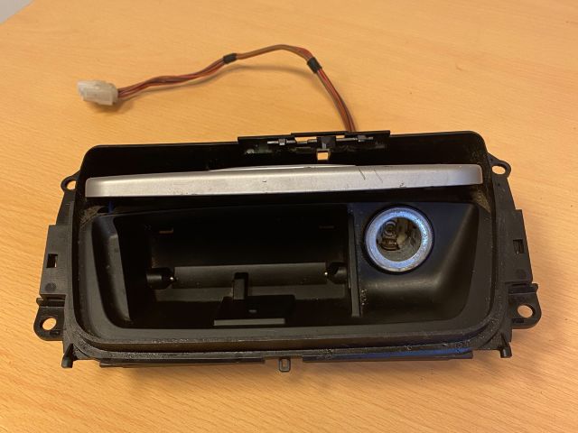 bontott BMW 3 E90 Első Hamutartó