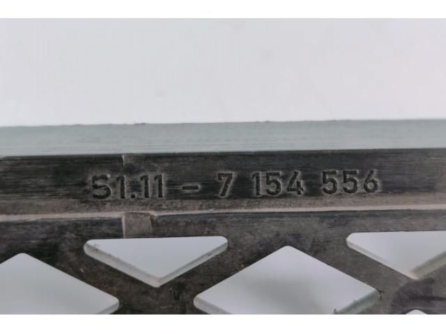 bontott BMW 3 E90 Első Lökhárító Alsó Középső Díszrács