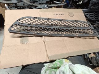 bontott BMW 3 E90 Első Lökhárító Alsó Középső Díszrács